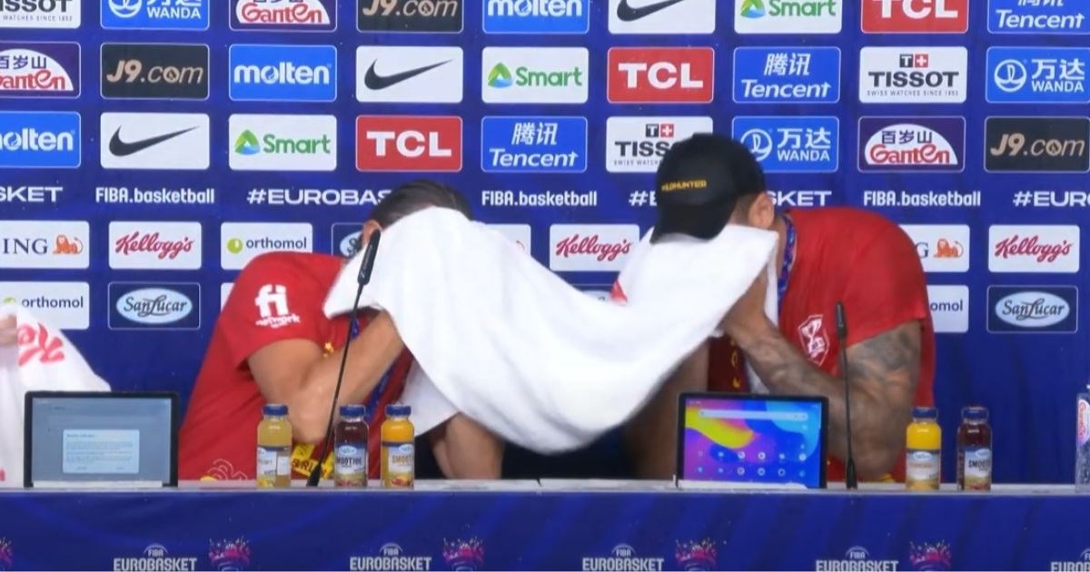VIDEO Španjolci upali na presicu pa zalili izbornika i MVP-ja, FIBA pogasila ekrane