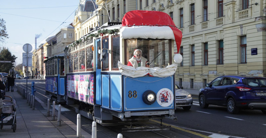 FOTO Zagrebačkim ulicama ponovno vozi veseli božićni tramvaj