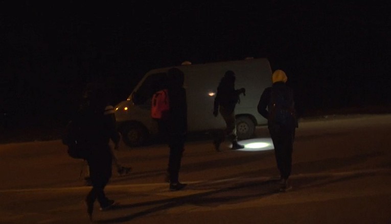 Turska autobusima vozi migrante, Grci ih odvode u kombijima bez tablica