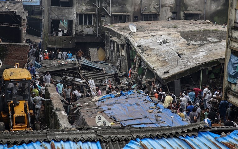 U Indiji 39 poginulih u urušavanju zgrade, među njima najmanje osmero djece