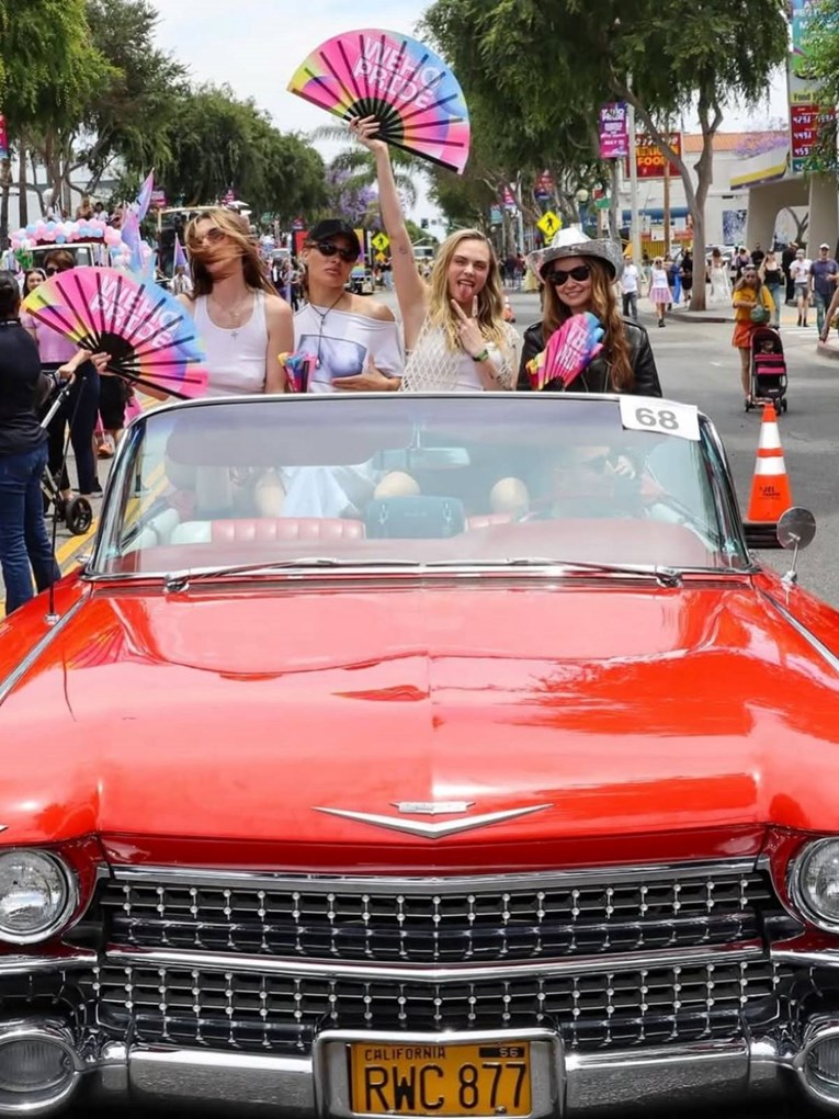 Slavna manekenka objavila fotke s partnericom, prisustvovale su Paradi ponosa