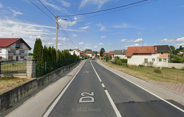 Pijan ležao na cesti u Martijancu pa na njega naletio auto