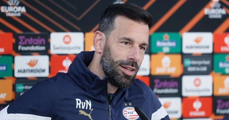 Van Nistelrooy dao otkaz u PSV-u, njegov igrač se zaključao u auto i napravio dramu