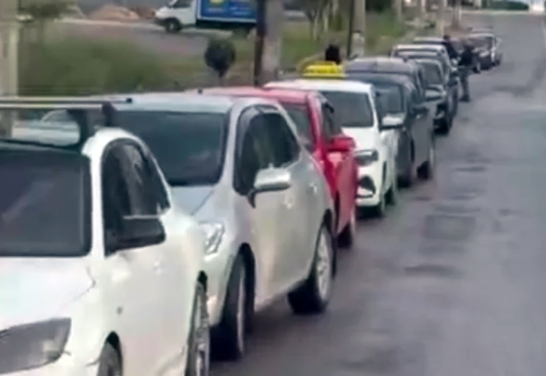 Golemi redovi na benzinskim pumpama na Krimu, pogledajte snimke