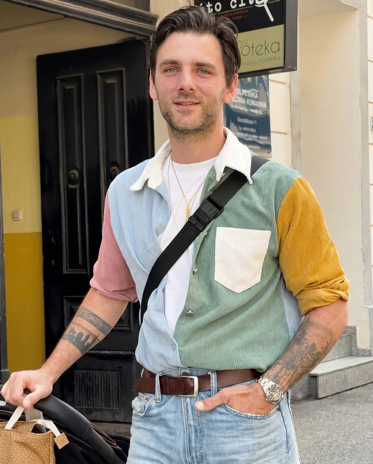 Na špici smo sreli tatu čiji outfit odmah popravlja raspoloženje