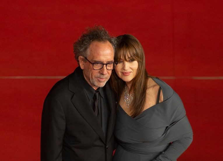 Monica Bellucci i Tim Burton na crvenom tepihu službeno potvrdili da su u vezi