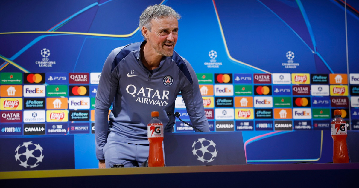 Luis Enrique napravio scenu na kraju presice. Pljeskao je novinarima