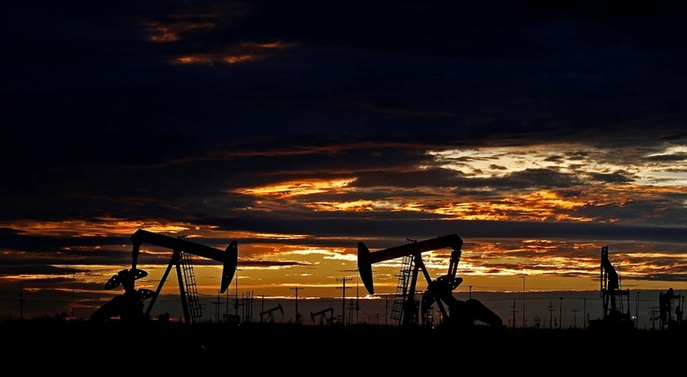 Cijene nafte pale ispod 81 dolara, SAD razmatra prodaju nafte iz rezervi