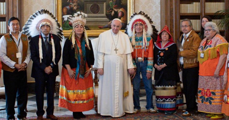 Papa se ispričao kanadskim Indijancima zbog zločina Crkve: "Tražim oprost od Boga"