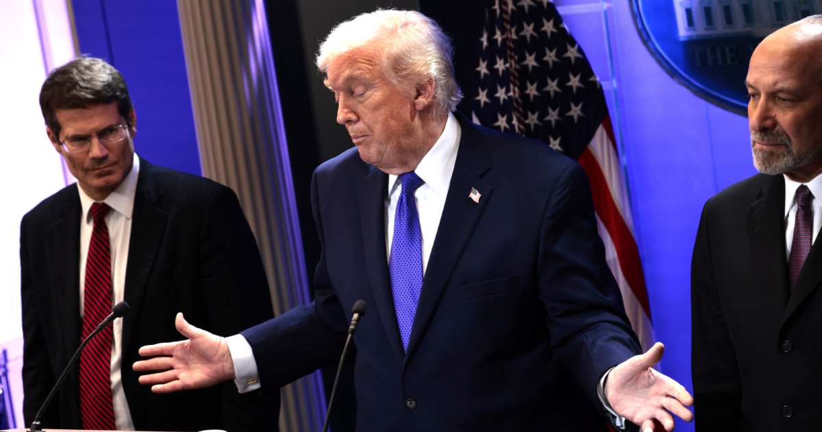 Trump: Rat s Iranom završit će kad osjetim to u kostima