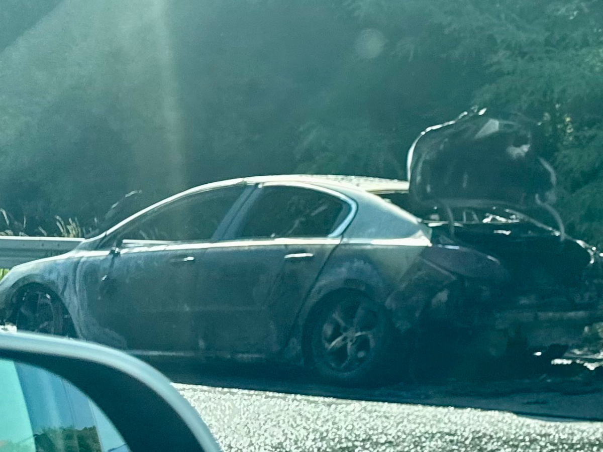 Izgorio auto na A1 kod Lučkog, stvorila se kolona od 6 kilometara