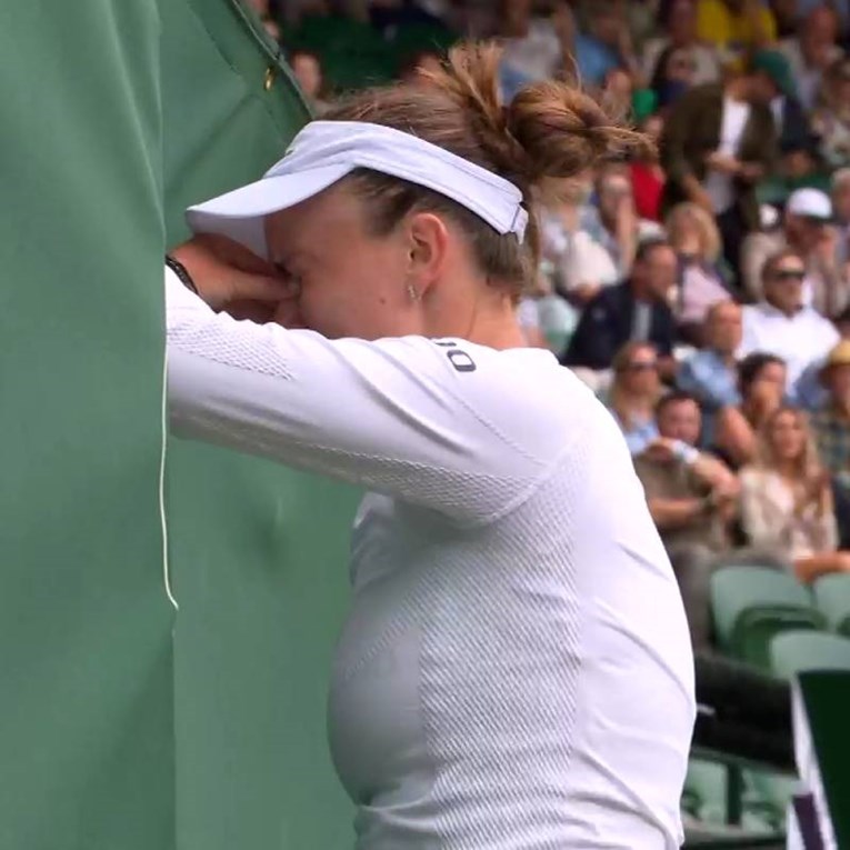 VIDEO Braniteljica naslova rasplakala se usred meča na Wimbledonu