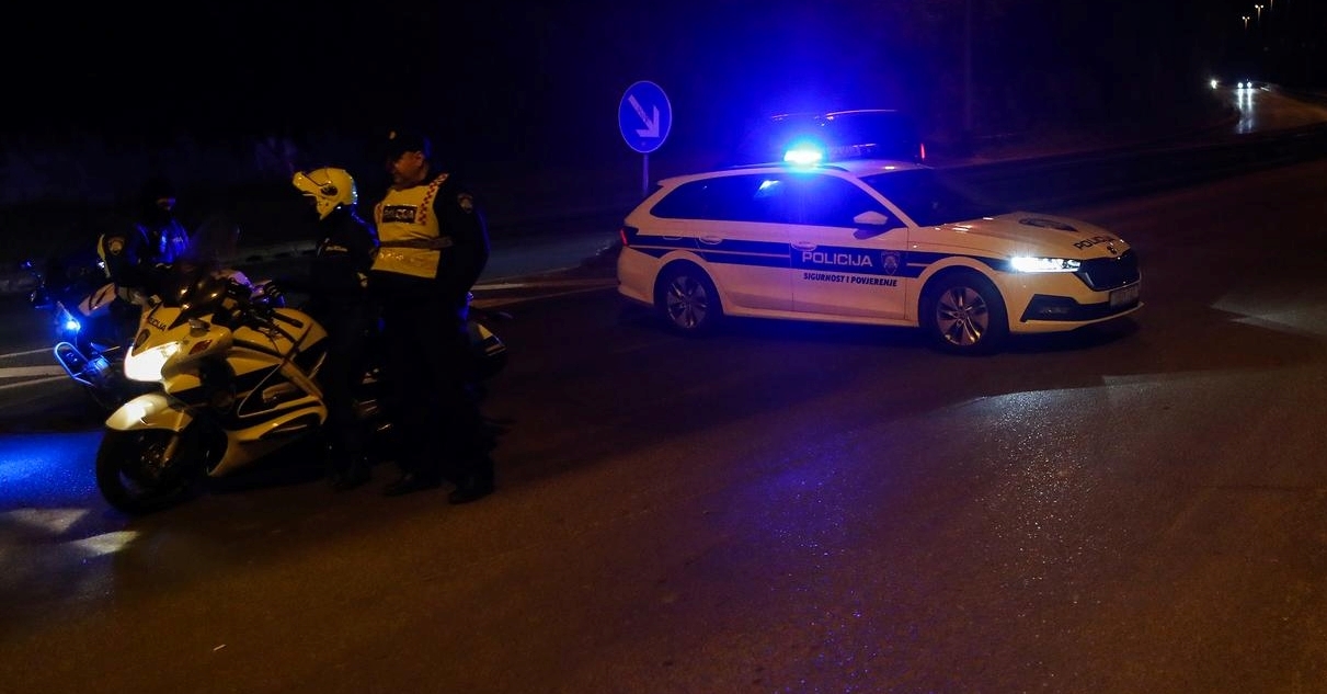 Vozio strance u Istri pa počeo bježati policiji, sletio s ceste i pobjegao pješice