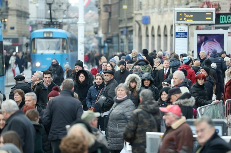 FOTO Stali tramvaji u centru Zagreba, nastala ogromna gužva