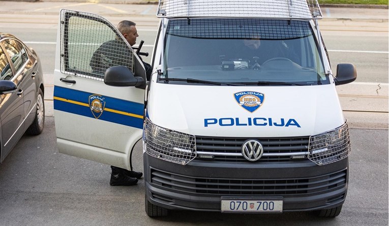 Na Fejsu se širi informacija o pokušaju otmice djeteta u Osijeku, policija demantira