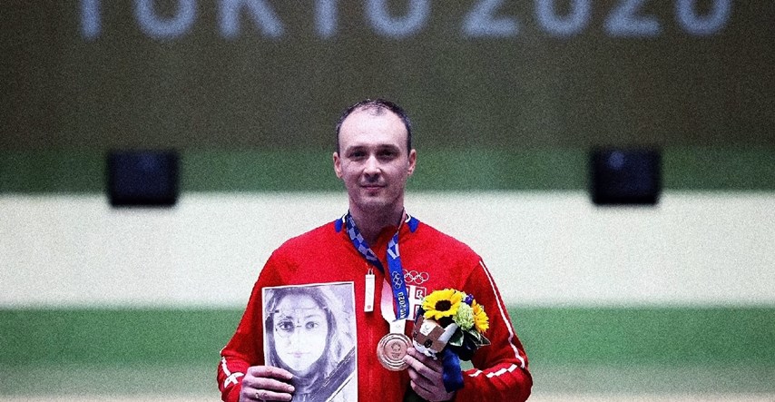 Mnoge je rasplakalo kad su vidjeli čiju sliku je držao Srbin primajući medalju na OI