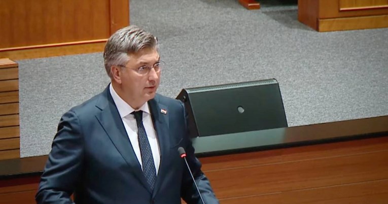 Plenković se hvali u saboru. Orešković: HDZ je gori od najgorih okupatora