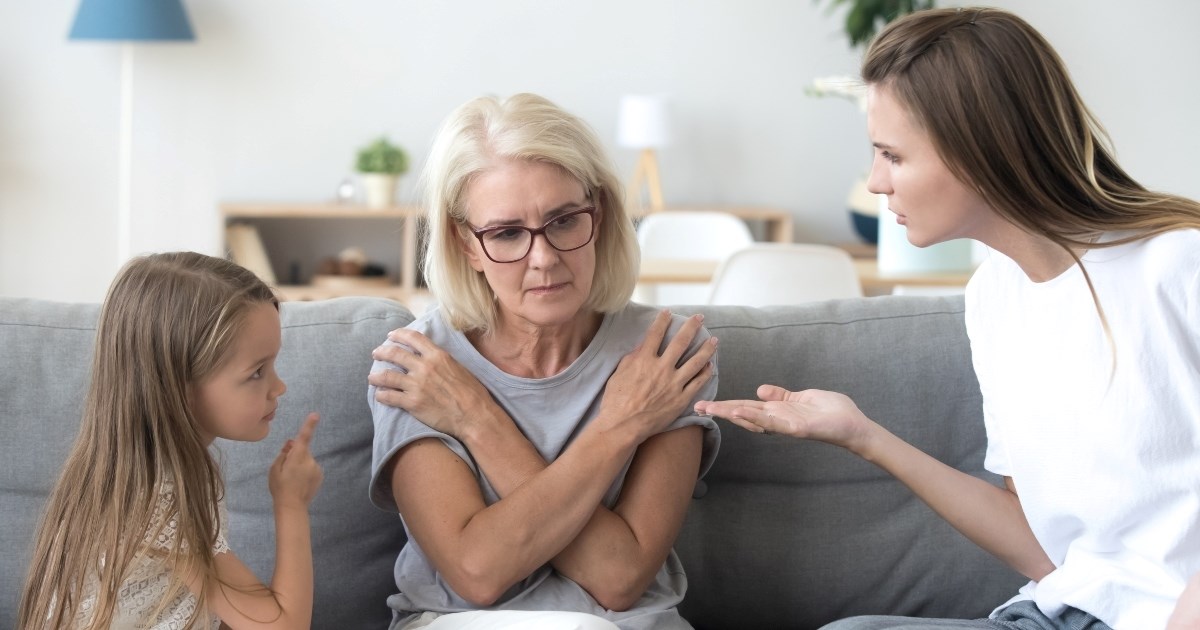 3 stvari koje izrazito problematični bake i djedovi redovito rade, prema terapeutima