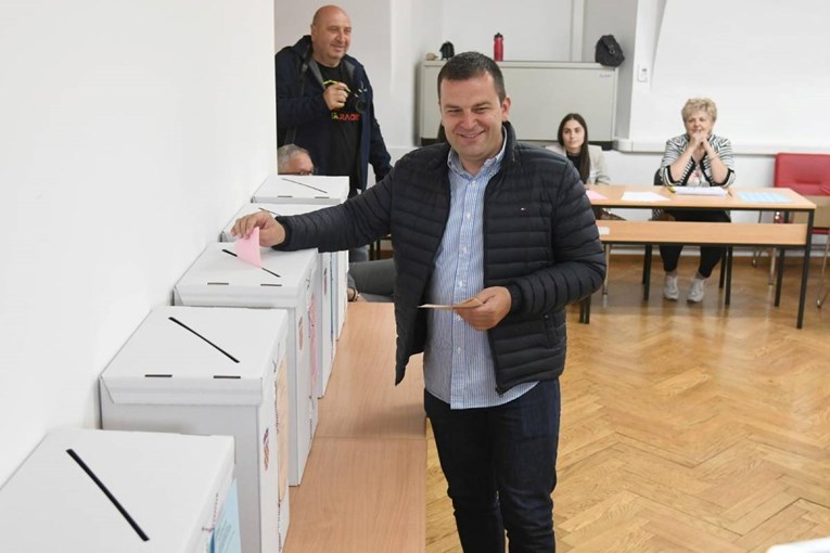 Hrebak dobio više od 80% glasova. SDP-ovac na manje od 10