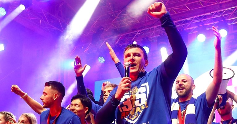 Pogledajte kako je Jakirović poveo pjesmu pred tisućama fanova Dinama