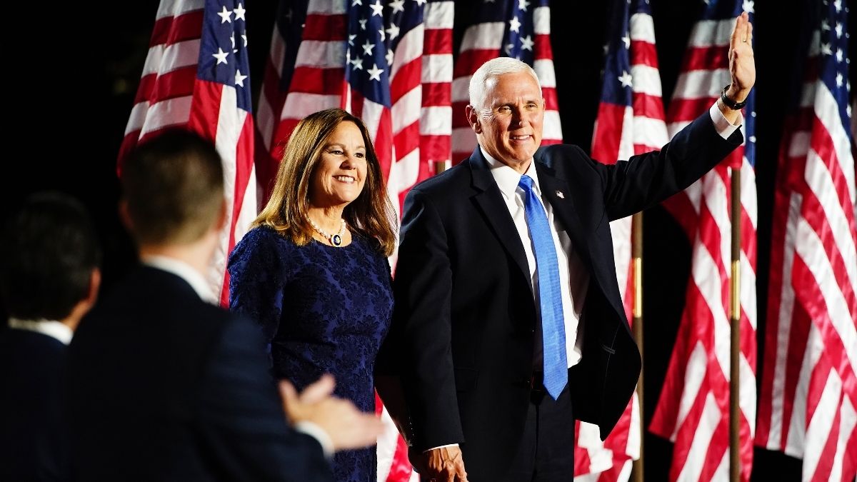 Mike Pence negativan na koronavirus
