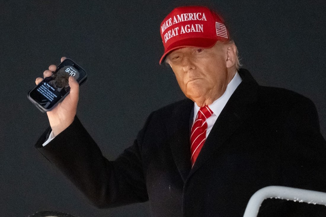 Donald Trump postao predmet sprdnje zbog detalja na svom mobitelu