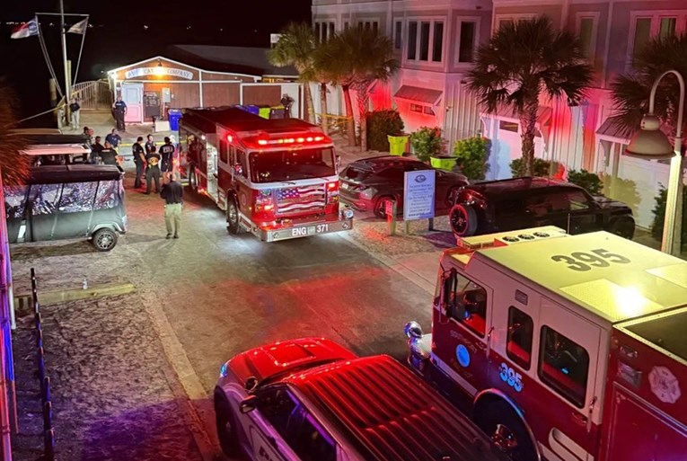 Pucnjava u Americi. S čamca počeo pucati prema baru, najmanje troje mrtvih