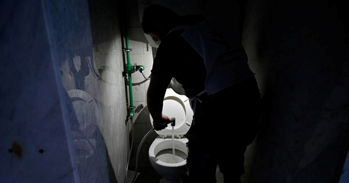 Mađarski ministar: Romi bi trebali ribati prljave zahode u vlakovima