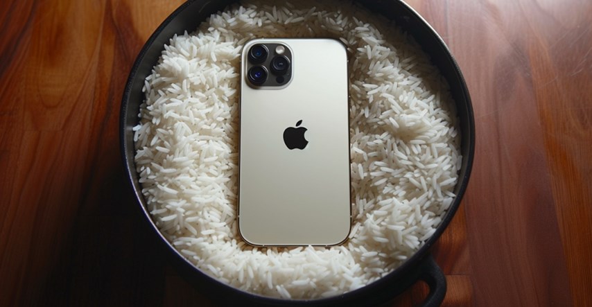 Stavljate mobitel u rižu? Prestanite odmah, upozorava Apple