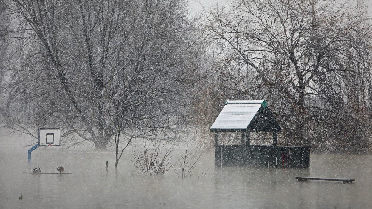 Petrinja čeka vodeni val, selo kod Karlovca postalo otok