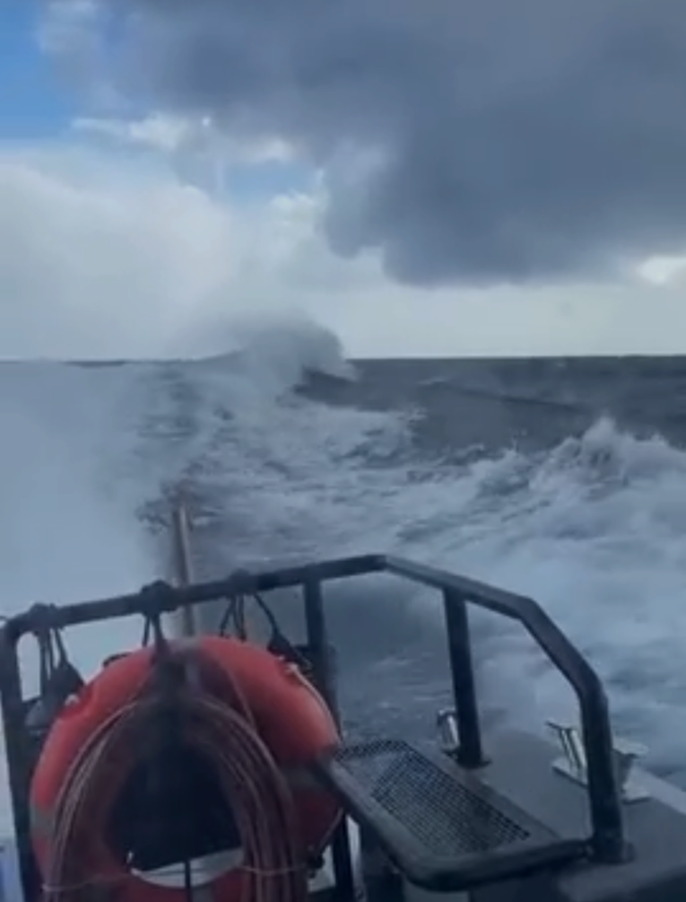 Po orkanskom jugu gliserom spašen teško ozlijeđeni čovjek s Visa, pogledajte video