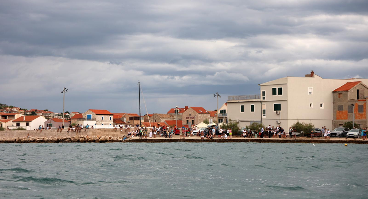 Na Murteru bespravno izgradio kuću, dvije terase i limeni objekt