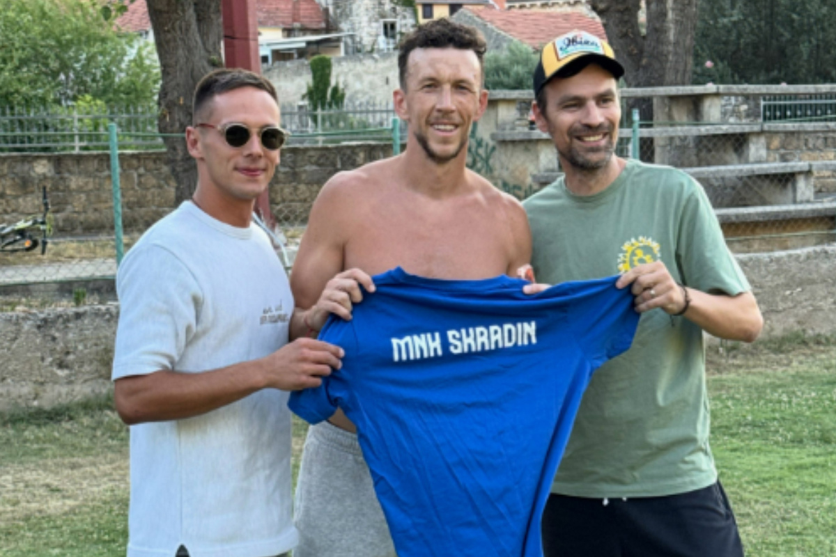 MNK Skradin se pohvalio fotkom s Perišićem: "Vidiš ga i računaš - ma nije garant"