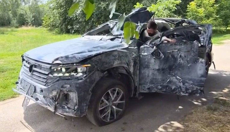 Volkswagen Touareg prošao je rat u Ukrajini: ovako uništen i dalje u voznom stanju