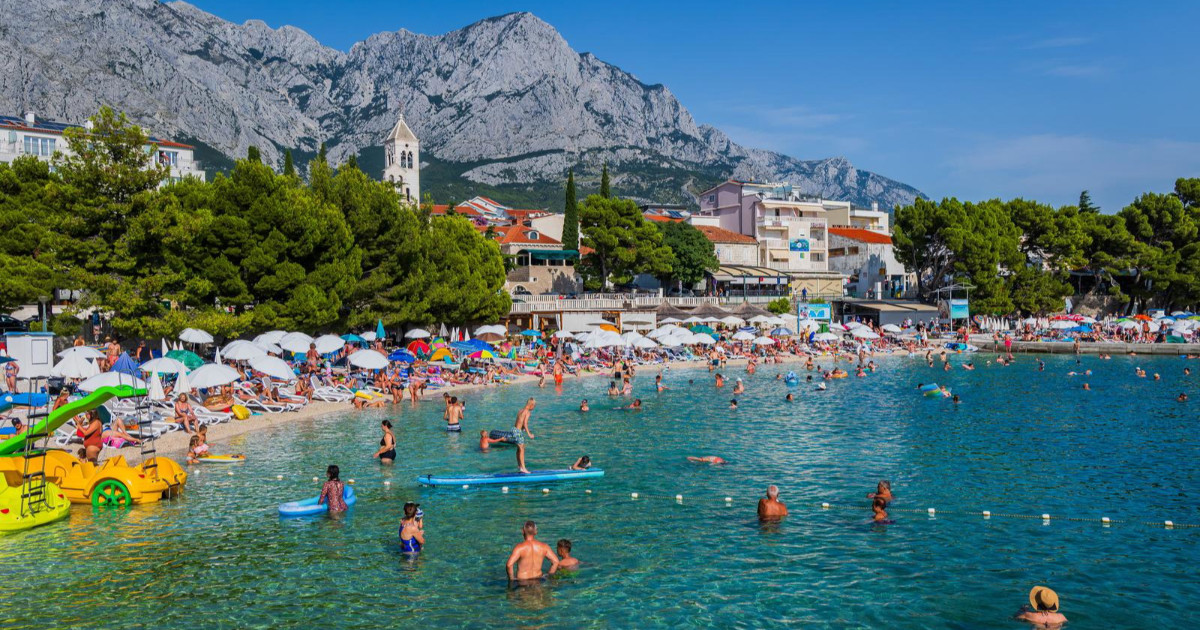 FOTO Ovako izgleda plaža u Baškoj Vodi sredinom srpnja