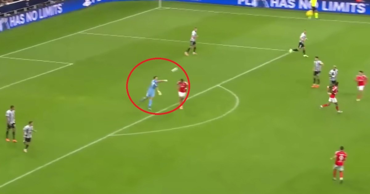 VIDEO Golman rukom prebacio pola terena u LP-u. Asistirao je za gol