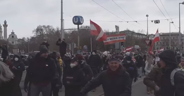 Više od 1000 ljudi na zabranjenom prosvjedu protiv korona-mjera u Beču