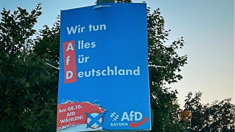 FOTO Njemački AfD na predizborne plakate postavio zabranjeni nacistički slogan