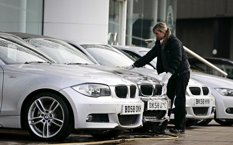 Mladić iz Irske fotošopirao uplate i tako htio "kupiti" tri BMW-a