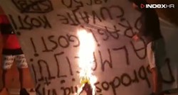 VIDEO Na Viru sada zapaljen transparent "Dragi gosti, čuvajte kosti"