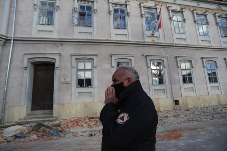 Gradonačelnik Petrinje: Opet se trese, s ruševina opada sve ono što još nije otpalo