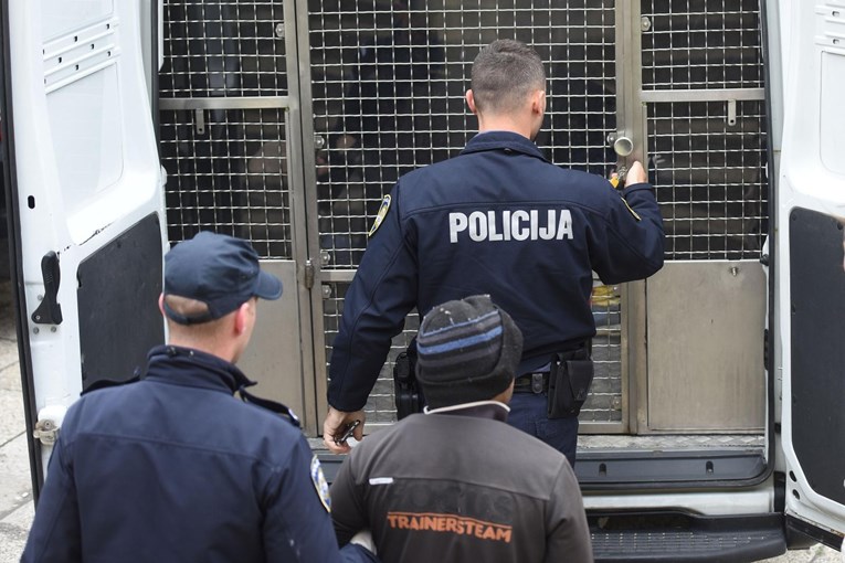 U Hrvatskoj uhićeni Španjolac i Peruanka, natrpali 10 Pakistanaca i švercali ih