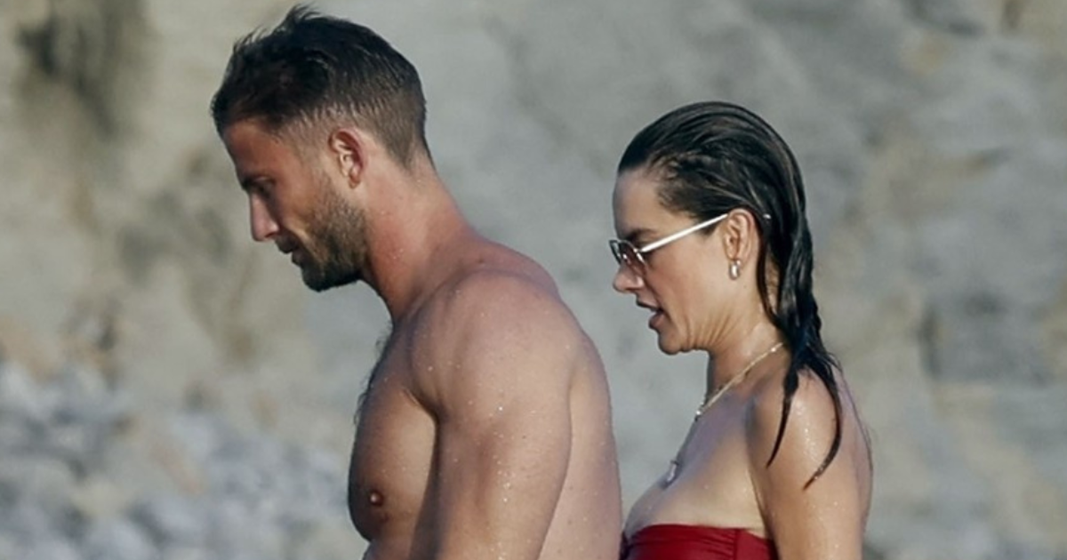 Alessandra Ambrosio snimljena sa sinom multimilijunaša na odmoru na Ibizi
