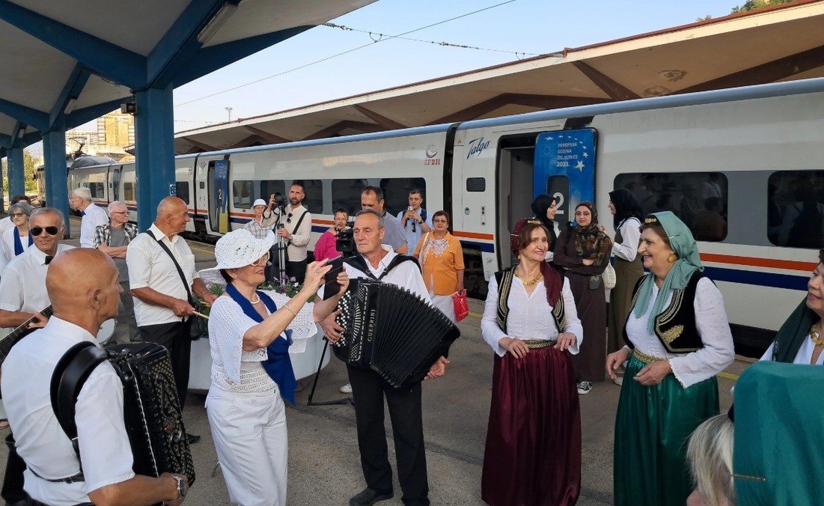 Iz Sarajeva krenuo prvi turistički vlak prema Pločama, bio je krcat. Ovo su cijene
