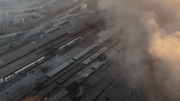 VIDEO Azov objavio snimku kako Rusi uništavaju tvornicu u Mariupolju