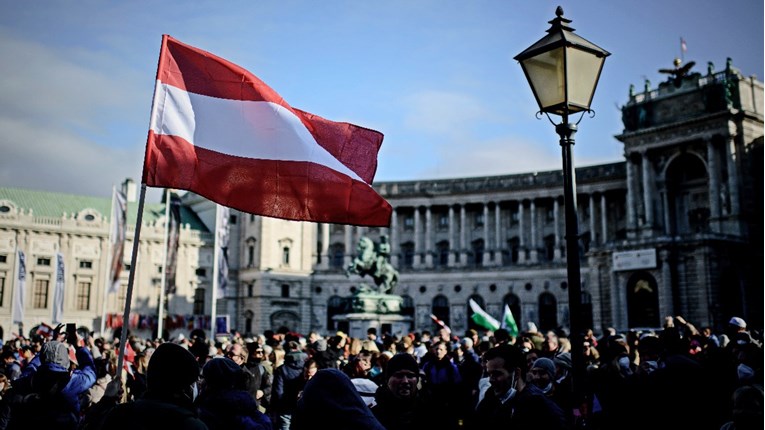 Veliki prosvjed u Beču protiv novih mjera, došlo oko 35 tisuća ljudi