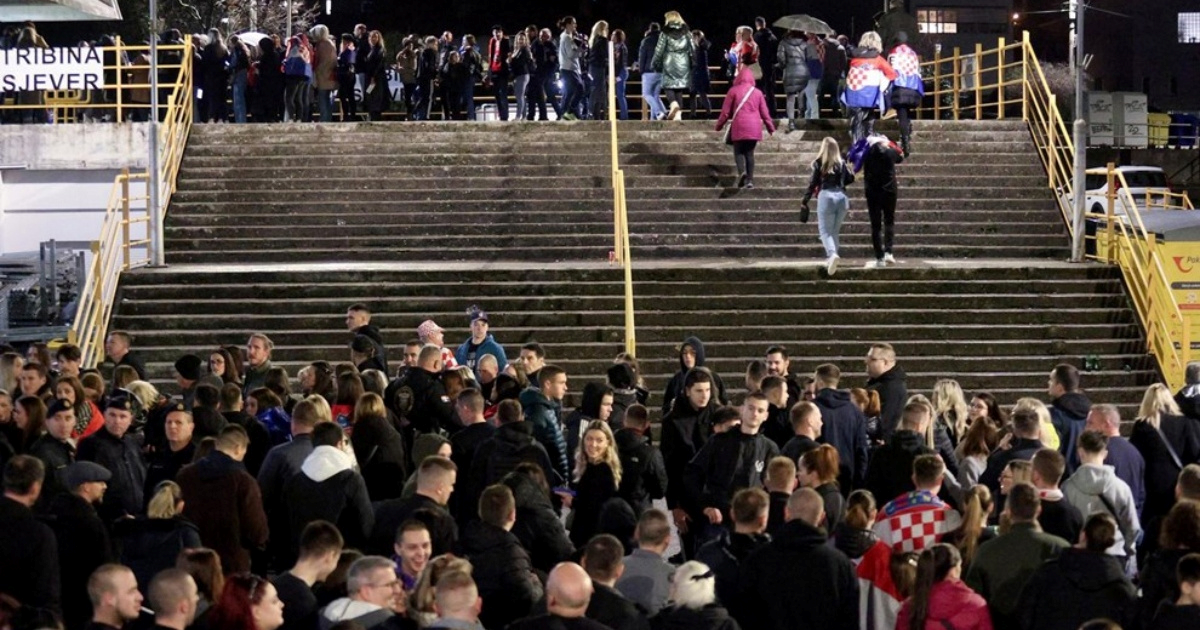 FOTO Thompson opet napunio Dvoranu mladosti, u publici šalovi "Gotovina" i "Hrvatska"