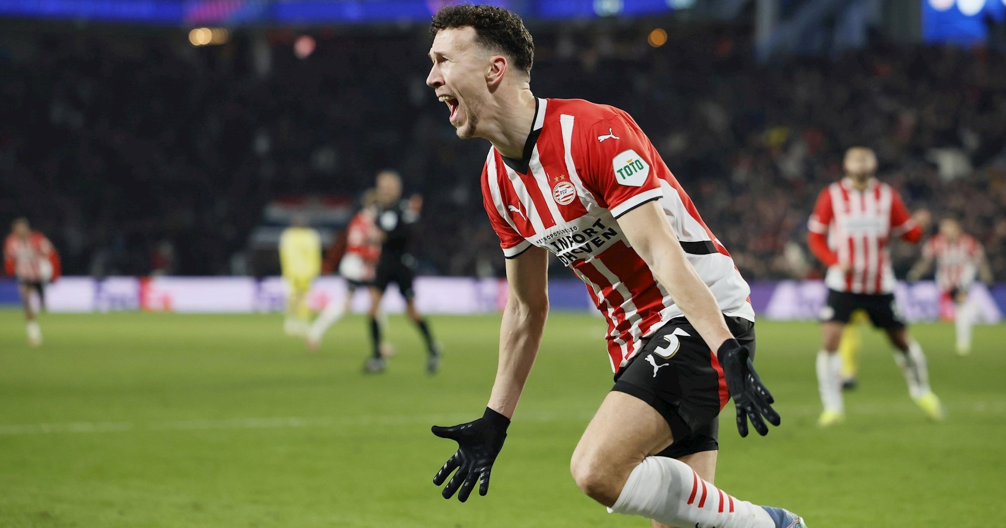 PSV otkrio poseban natpis koji Perišić ima na kopačkama