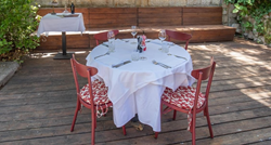 Na terasi dubrovačkog restorana nalazi se samo jedan stol, jasno je i zašto