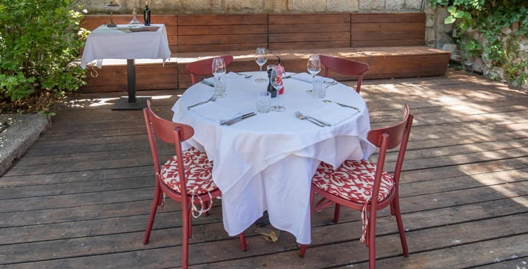 Na terasi dubrovačkog restorana nalazi se samo jedan stol, jasno je i zašto